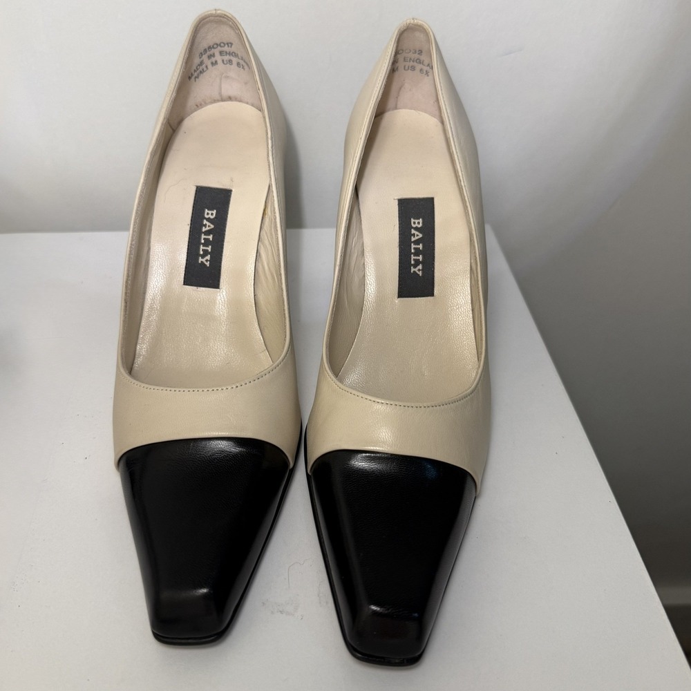 Bally Leather Pump w/Chunky Heal - Natural/ Black Women's Shoes